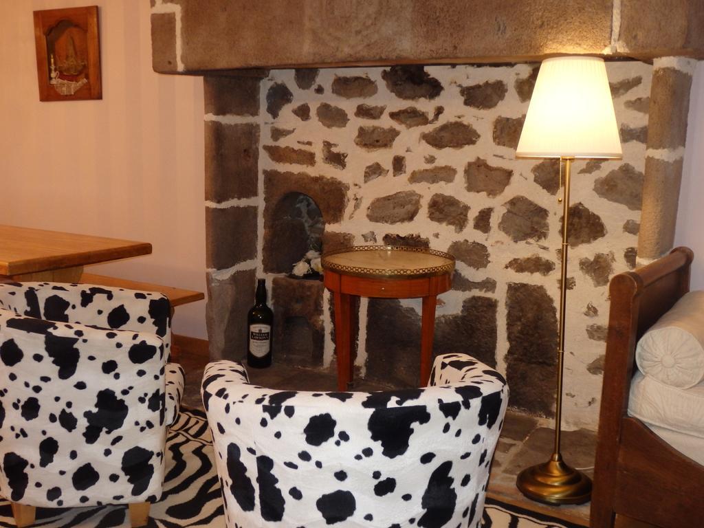 La Maison De Beatrice Murat (Cantal) Exterior foto