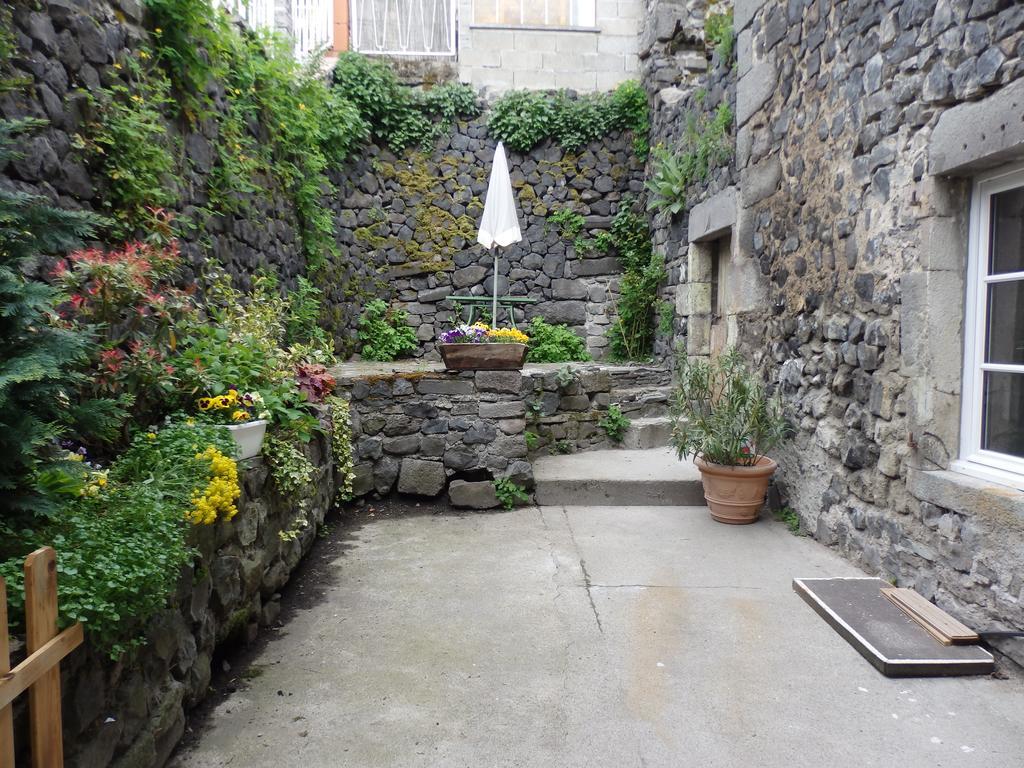 La Maison De Beatrice Murat (Cantal) Exterior foto