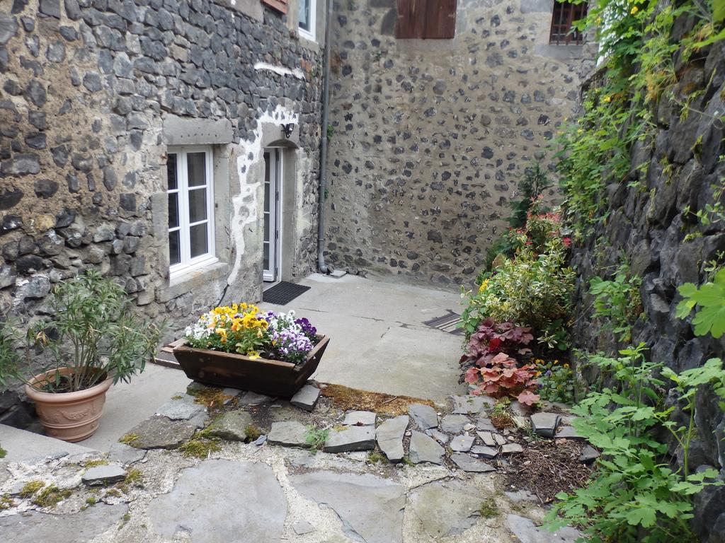 La Maison De Beatrice Murat (Cantal) Exterior foto